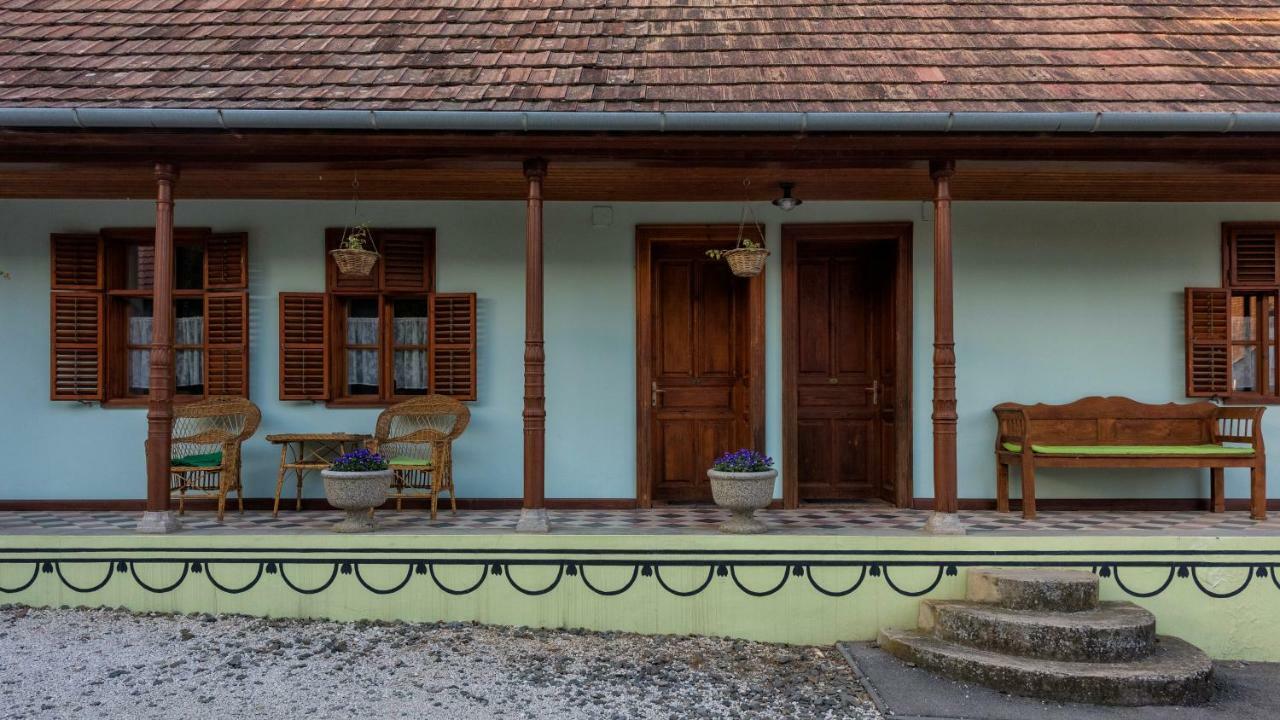 Noresa Etterem Es Panzio Szalka Luaran gambar